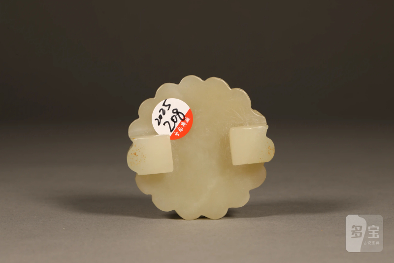 清 白玉雕菊瓣扣饰 - 图3